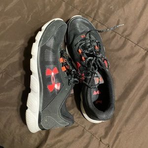 Reposh- under armour tennis shoes